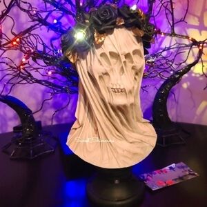 Halloween Veiled Skeleton Bride Bust LED Light Black Rose Crown Figure Decor New